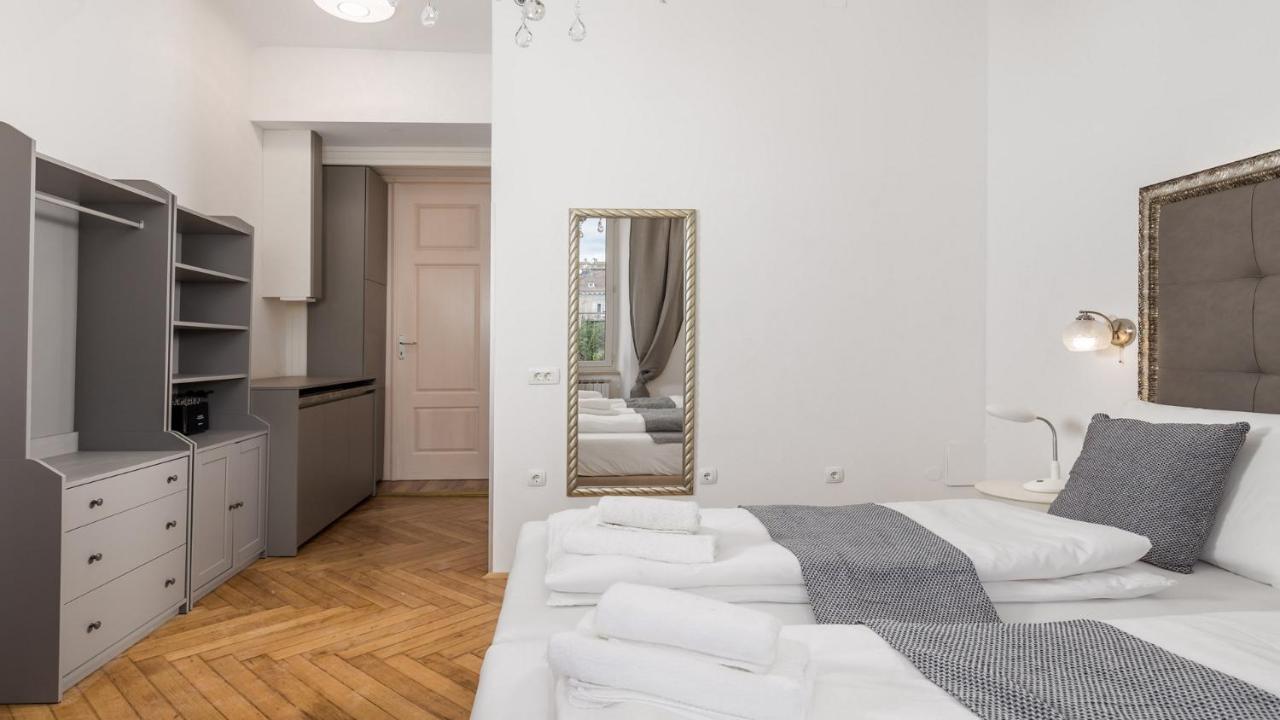 Apartments Art Teatro Rijeka Buitenkant foto
