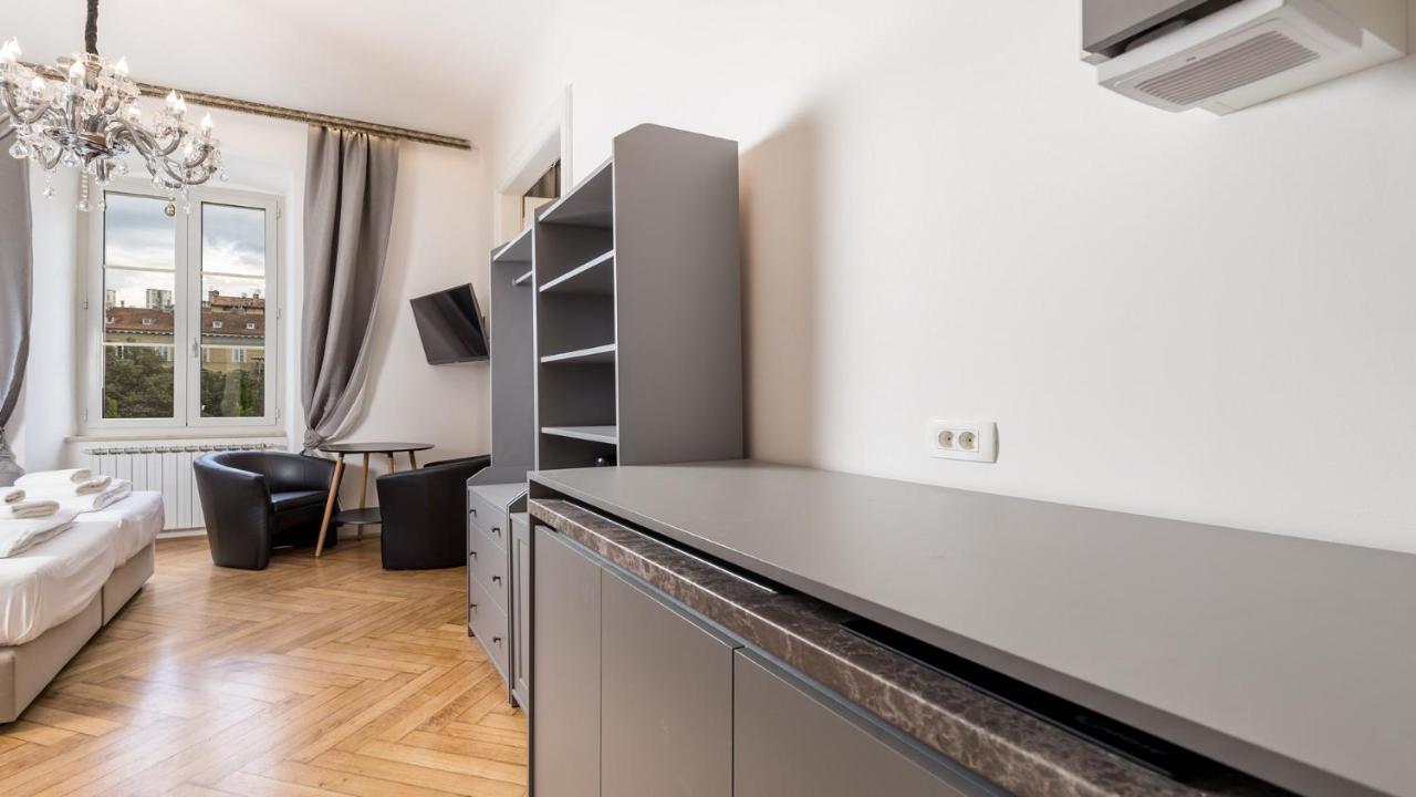 Apartments Art Teatro Rijeka Buitenkant foto