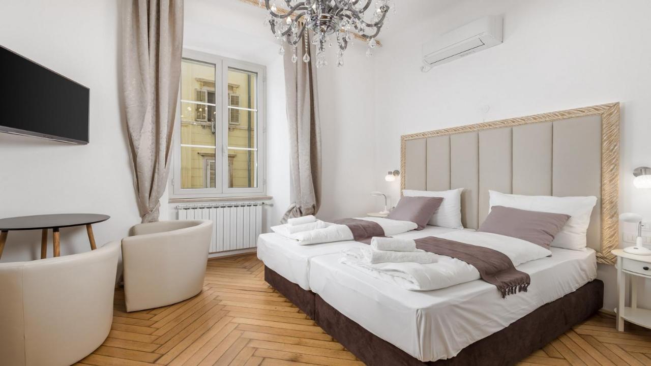Apartments Art Teatro Rijeka Buitenkant foto